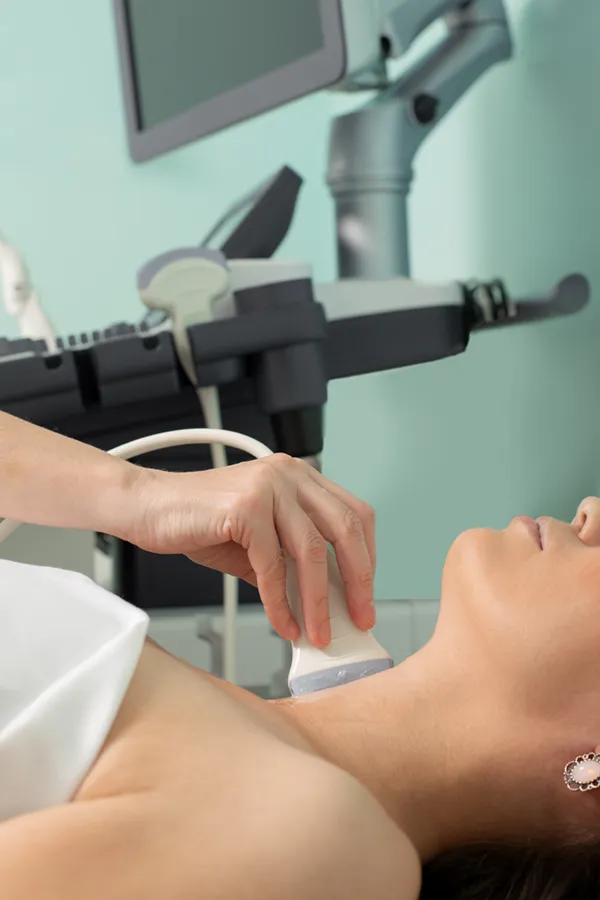 Hashimotos-Thyroiditis-Treatment A woman gets a thyroid scan from a doctor in a clinic. Get help with Hashimoto's Thyroiditis from Dr. David Lans in New Rochelle.